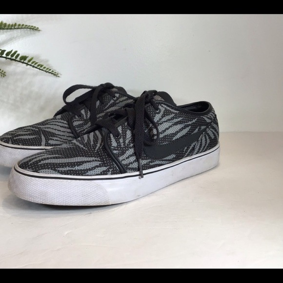 NIKE COURT SHOES ZEBRA BLACK GRAY SZ 8.5 - Picture 4 of 11